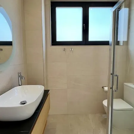 Stylish Host Villa, Cerca De Playas *