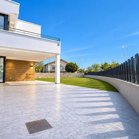 Holiday home Stylish Host Villa, Cerca De Playas Santa Cruz De Bezana