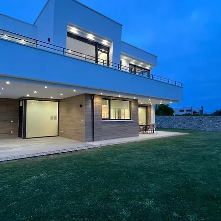 Stylish Host Villa, Cerca De Playas *