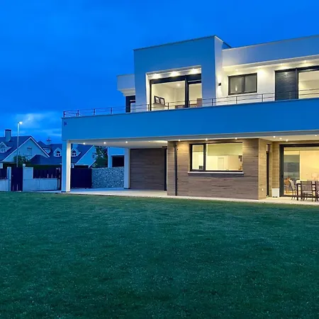 Stylish Host Villa, Cerca De Playas Holiday home Santa Cruz De Bezana